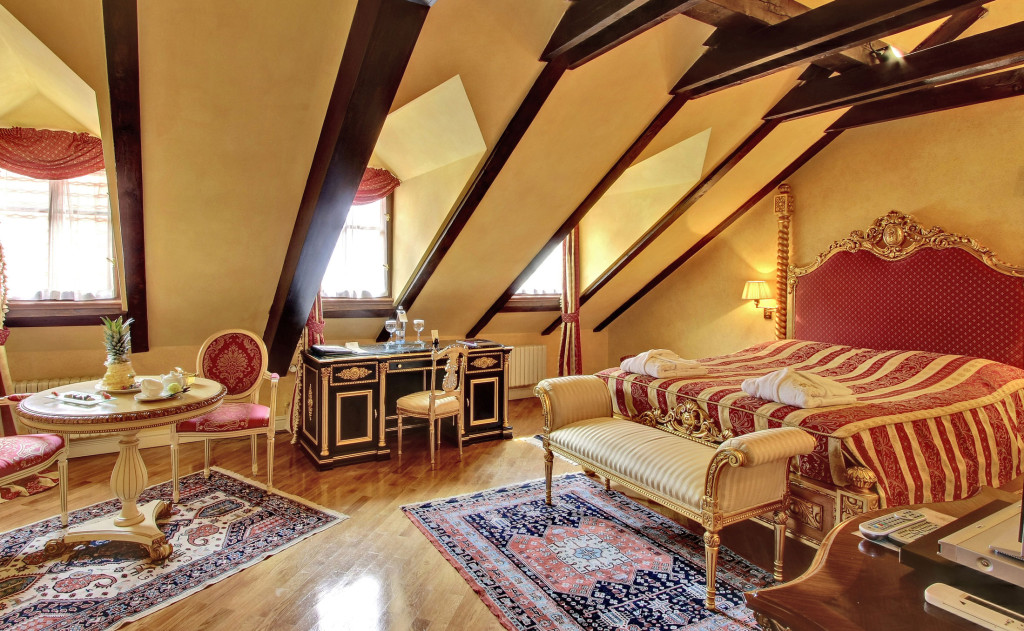 312-family-room-bedroom-jpg