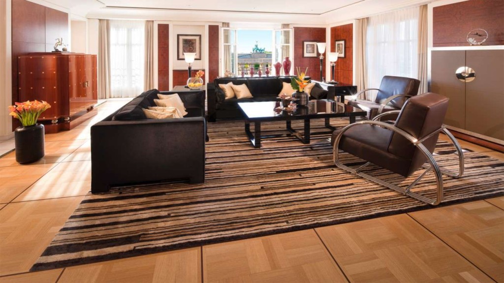 SetWidth1300-Presidential-Suite-Brandenburg-Gate-livingroom-Hotel-Adlon-Kempinski