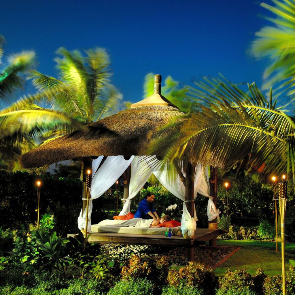 SetWidth1300-QAJBalinese-Beach-HutL