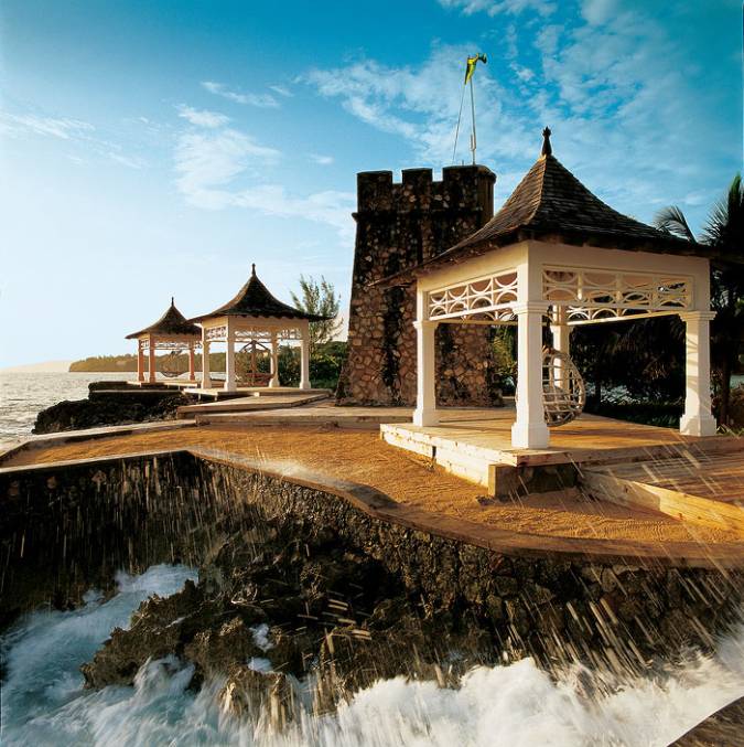 1COUPLES_TOWER_ISLE12